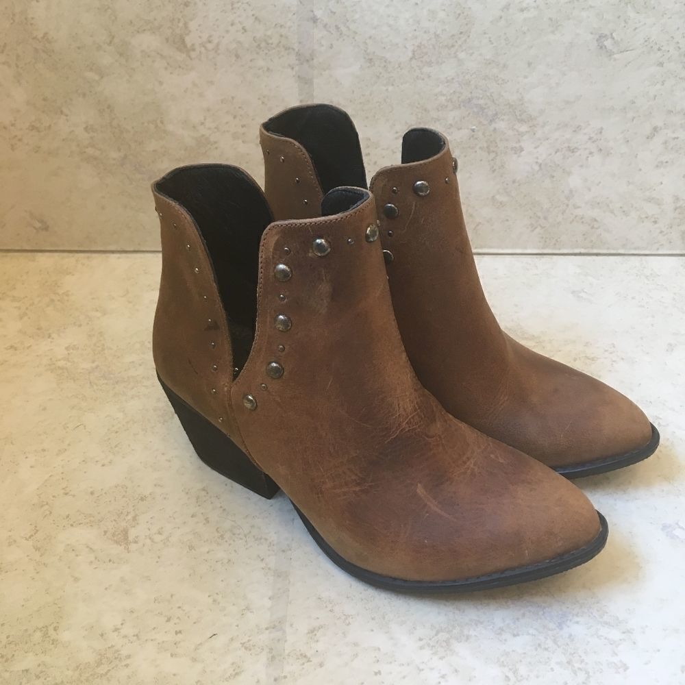 NEW WITHOUT TAGS MUSSE & CLOUD LEATHER BOOTIES‎